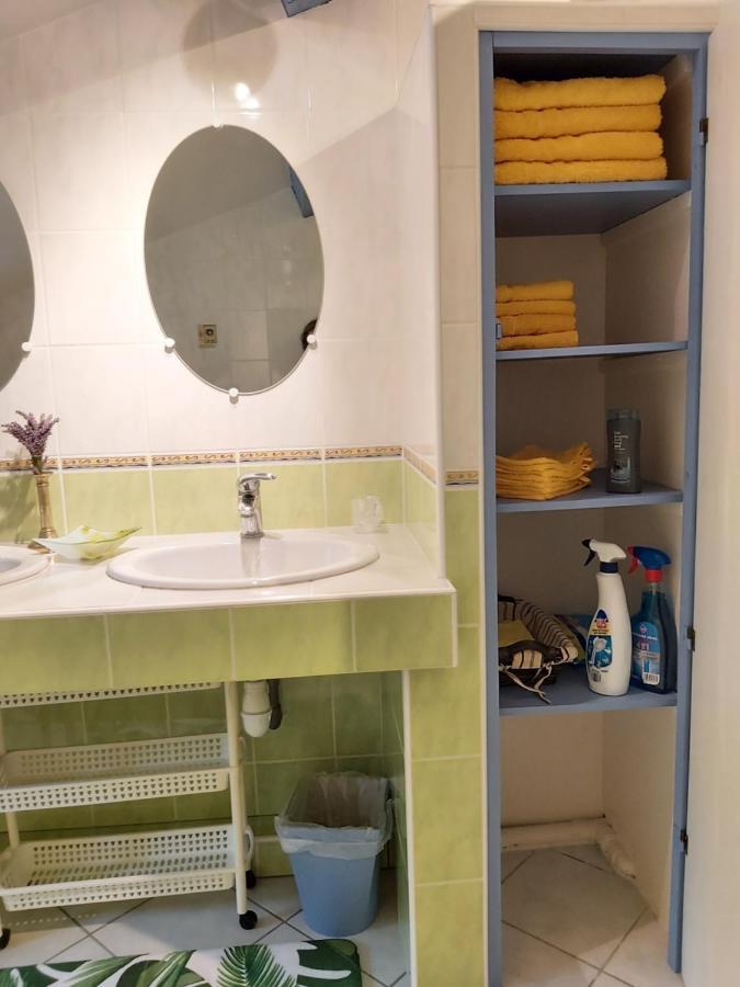 O Miroir... Sans Detour Dis-Moi Tout De Ce Sejour Francescas Buitenkant foto