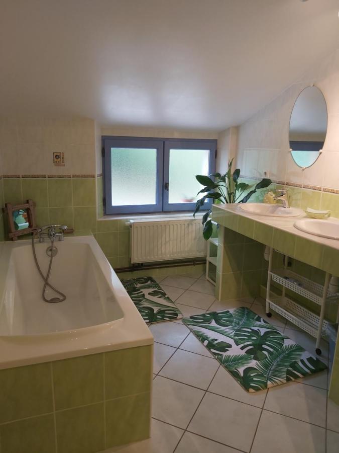 O Miroir... Sans Detour Dis-Moi Tout De Ce Sejour Francescas Buitenkant foto